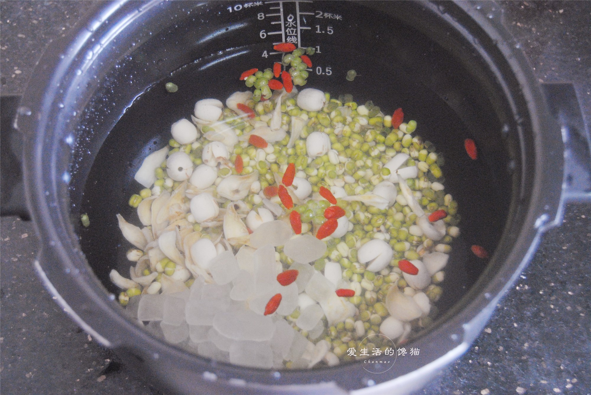 热天烦躁失眠，不如试试喝这汤，清心润肺，安神除烦，睡得香甜