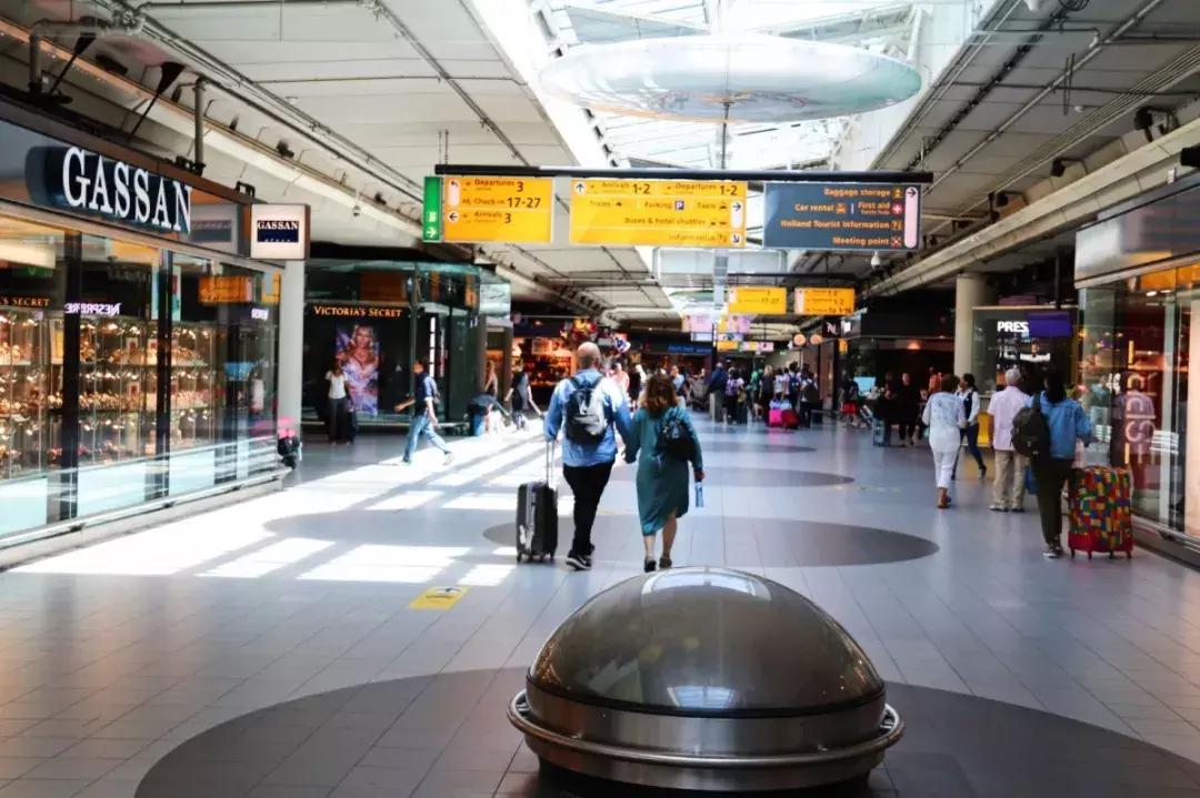 机场里的“十二时辰”，就服史基浦