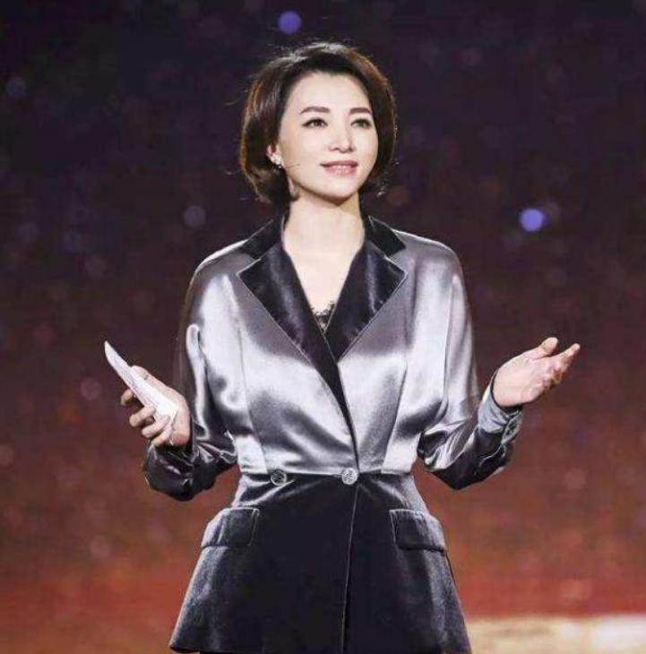 马蓉董卿赴美生子，一个为移民一个为教育，“撤侨令”下如何做？