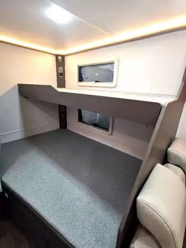 最新款国产依维柯房车,匠心房车