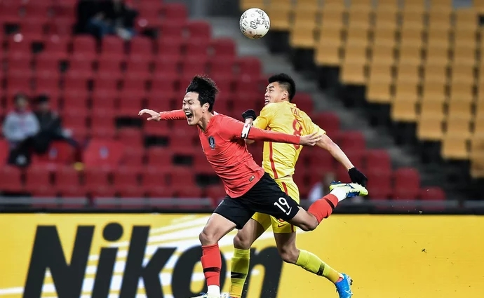 中国男足3比0胜韩国男足全场录播,中国男足怒其不争