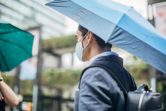 分手时他带走我所有的口罩,分手那天她带走了我所有的口罩