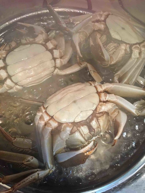 蒸螃蟹的正确方法凉水还是开水蒸,蒸螃蟹的做法第一美食