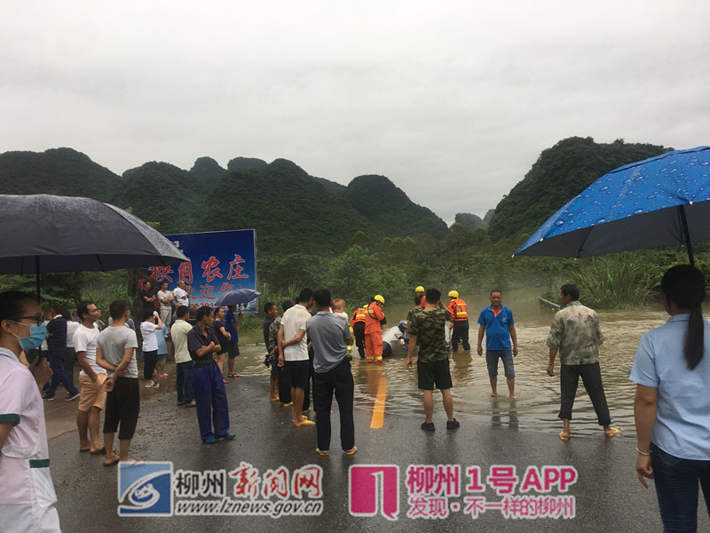 冲锋舟水域救援视频,六人冲锋舟视频