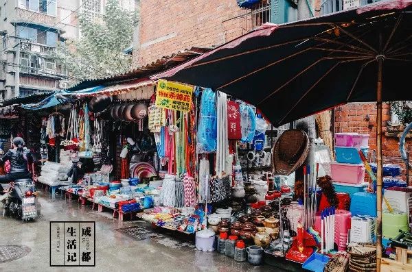 成都同根生,成都北门对比南门