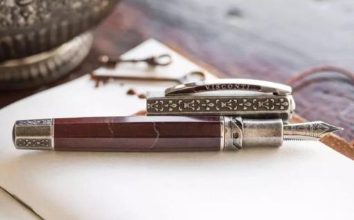 万宝龙钢笔外观设计,萧伯纳和万宝龙钢笔哪个好