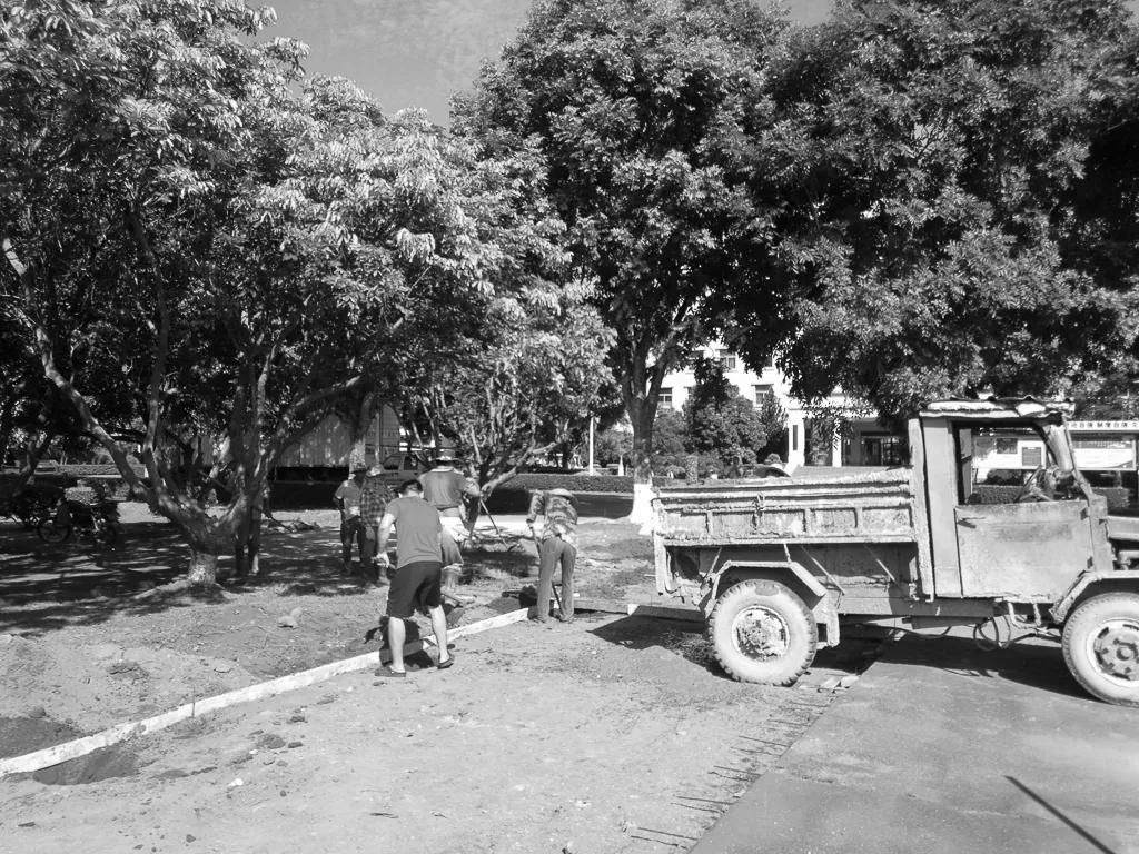 津门网邓书梁：七人足球场施建纪实