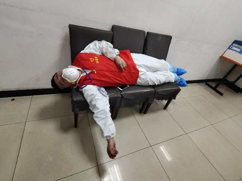 山西省大爱慈善基金会大爱护航，展现新时代的雷锋精神。