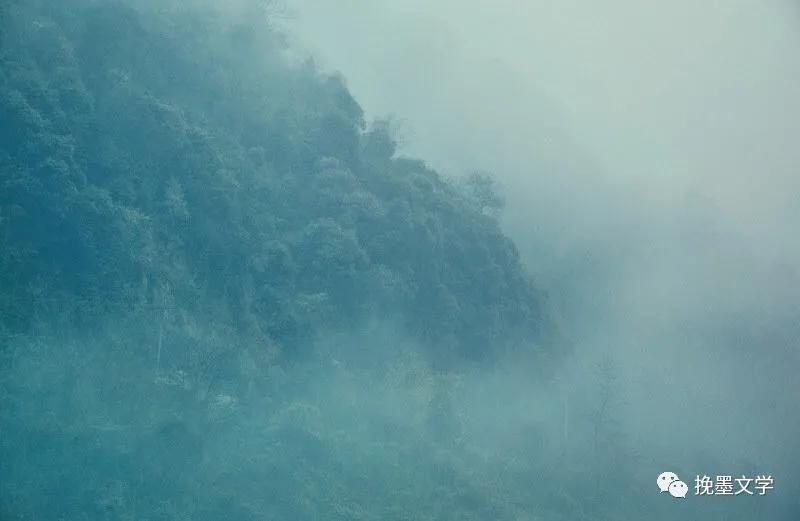 我打偏远的江南小镇走来，去寻找梦中的心之所向的地方