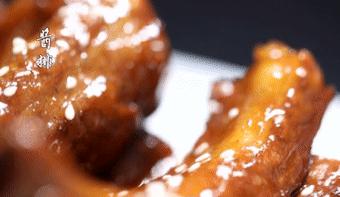 招牌秘制鱼头煲,这家土菜馆很有特色的朋友圈说说