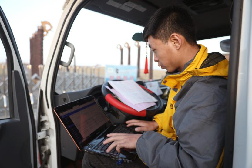 草原上的快递小哥,苏宁火箭小哥