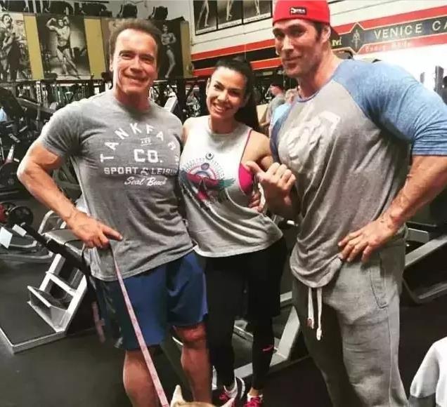 大力王迈克奥赫荣誉,大力王迈克奥赫恩自信秀肌肉