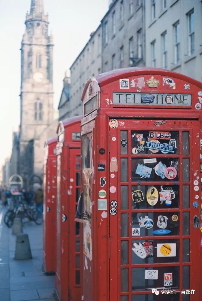 尽管眼泪是无色的却会使眼睛变红