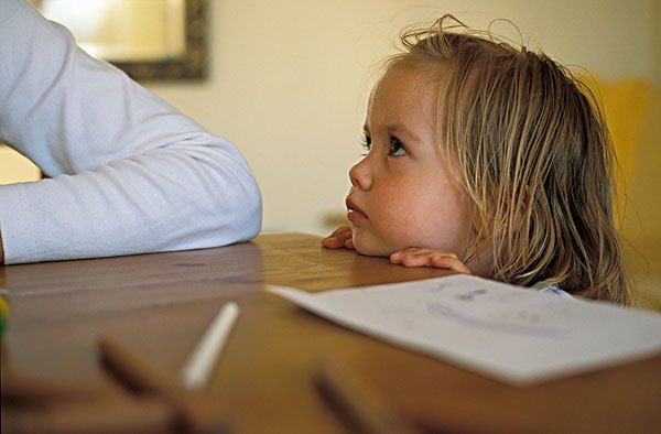 女儿玩手机都不想上学家长怎么办,孩子初中玩手机应该怎么办