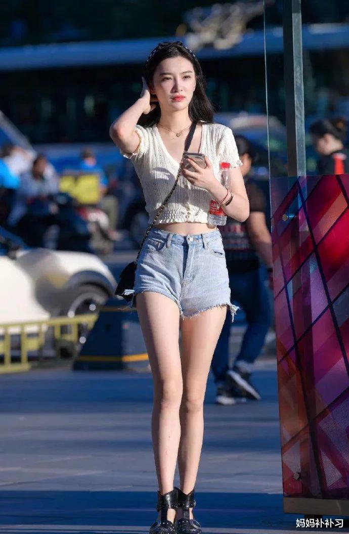 穿上了这件“荷叶边”上衣,你就是小仙女