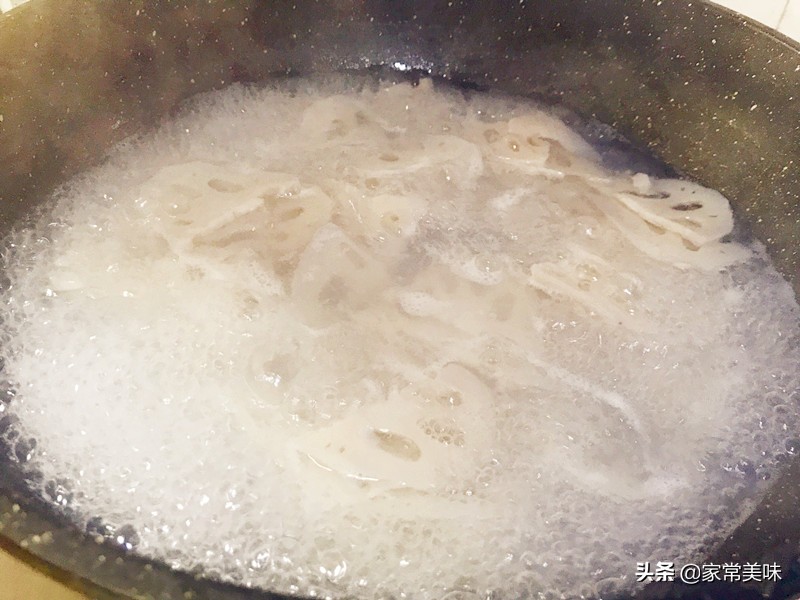 清炒莲藕片用先焯水吗,清炒藕发黑