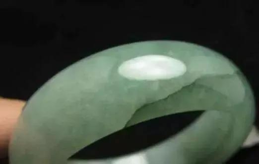 翡翠貔貅的寓意和佩戴技巧,翡翠玉貔貅知识