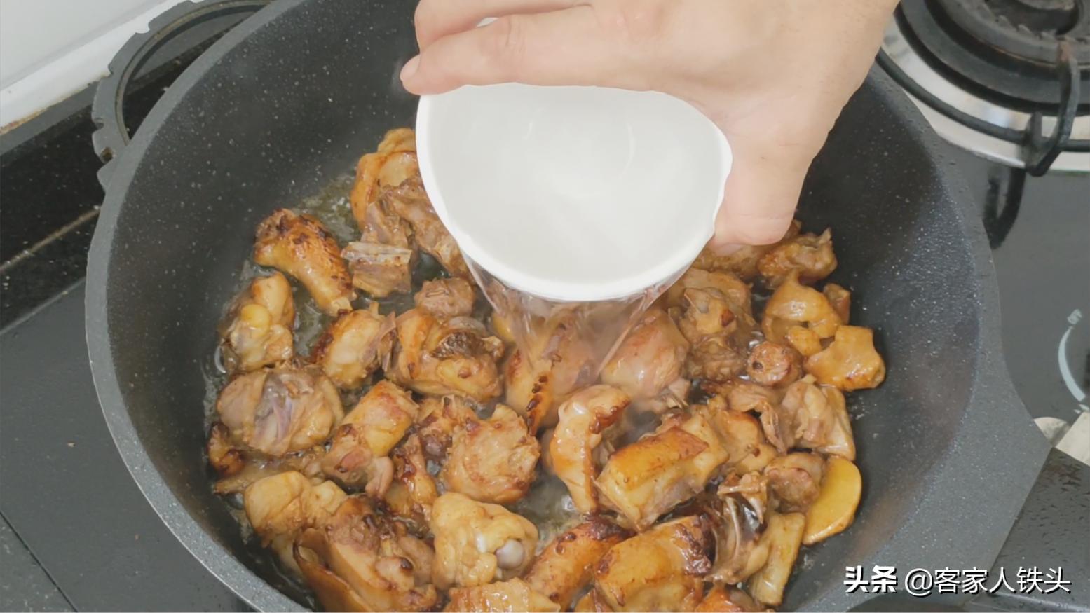 鲍鱼怎样做吃好?加半只鸡教你广式吃法,营养好吃,一锅汁都吃光