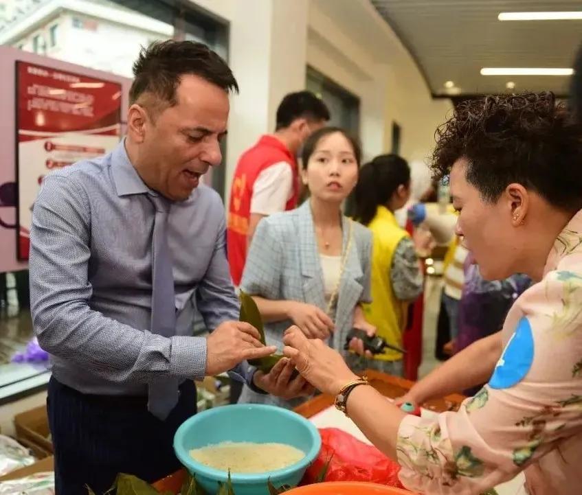 世界就在脚下,世界就在