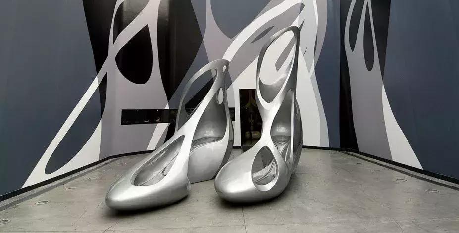 凯瑞姆、扎哈都有为梅丽莎设计过塑料鞋？没错，而且还怪好看的！