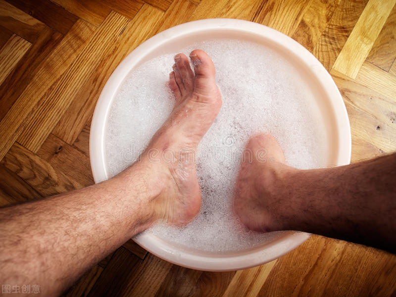 办公室久坐上班族必备养肾坐姿—葛优瘫