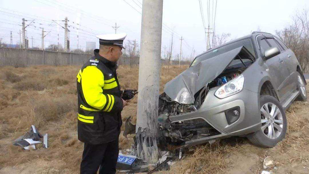 自己开车撞了电线杆怎么报保险,开车不小心撞了电线杆