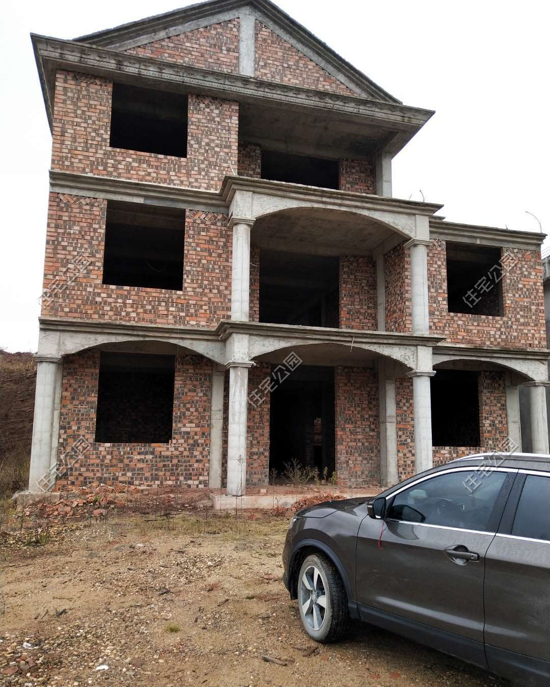 结婚6年积攒61万，田女士拿来给农村公婆盖新房，十里八乡都夸赞