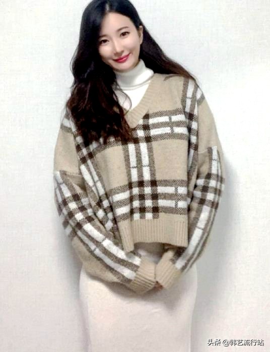 先睹为快：2021春季韩版针织衫新款在明星和模特中流行出现