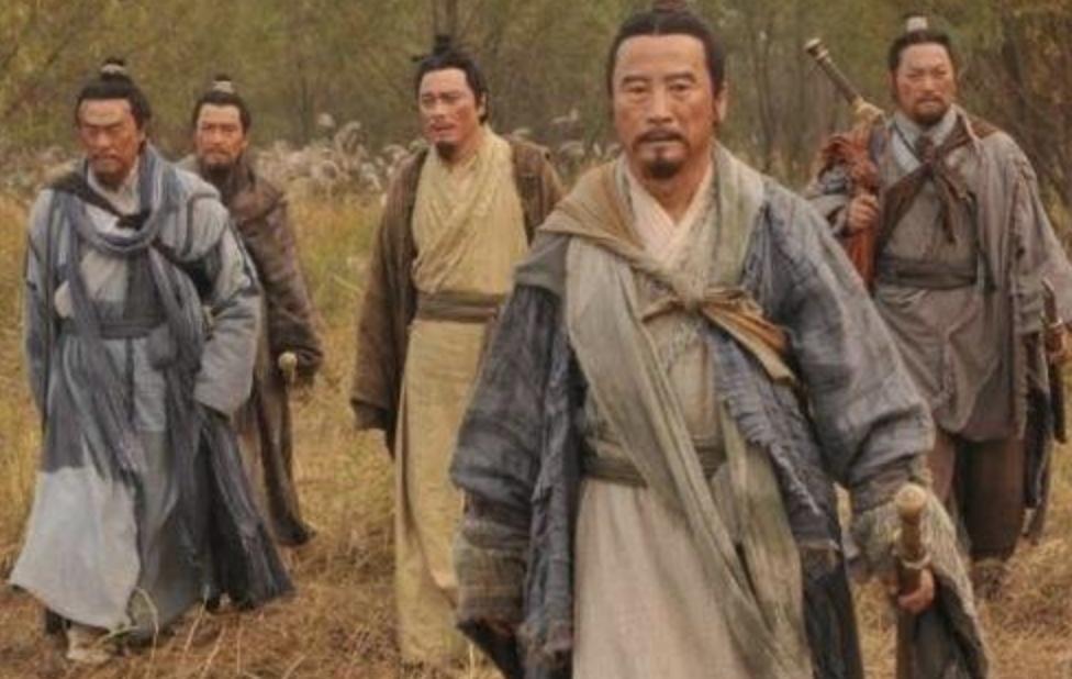 四十三岁老男人和十三岁女俘虏，年龄差很大，但十二年生了两儿子