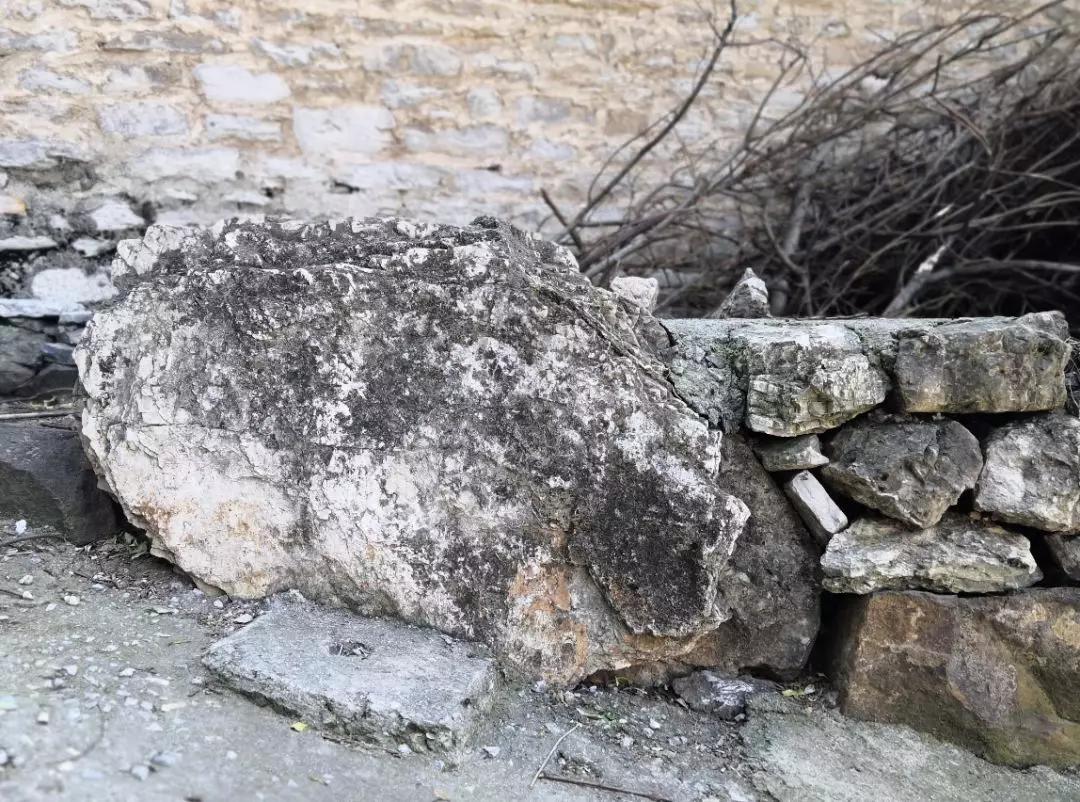 青州古村冯家岭子,石屋石墙石碾和专治疙瘩神奇的石头爷爷