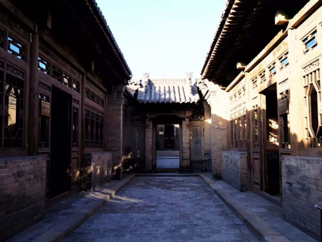 一座神人共栖的“煤都”