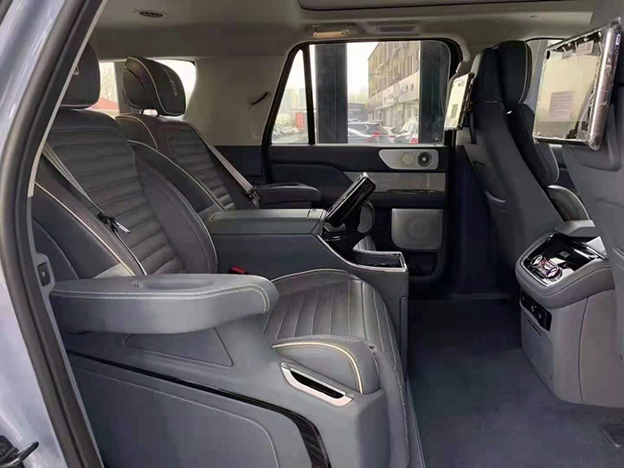 林肯领航员中排座椅三座,新款林肯领航员内饰