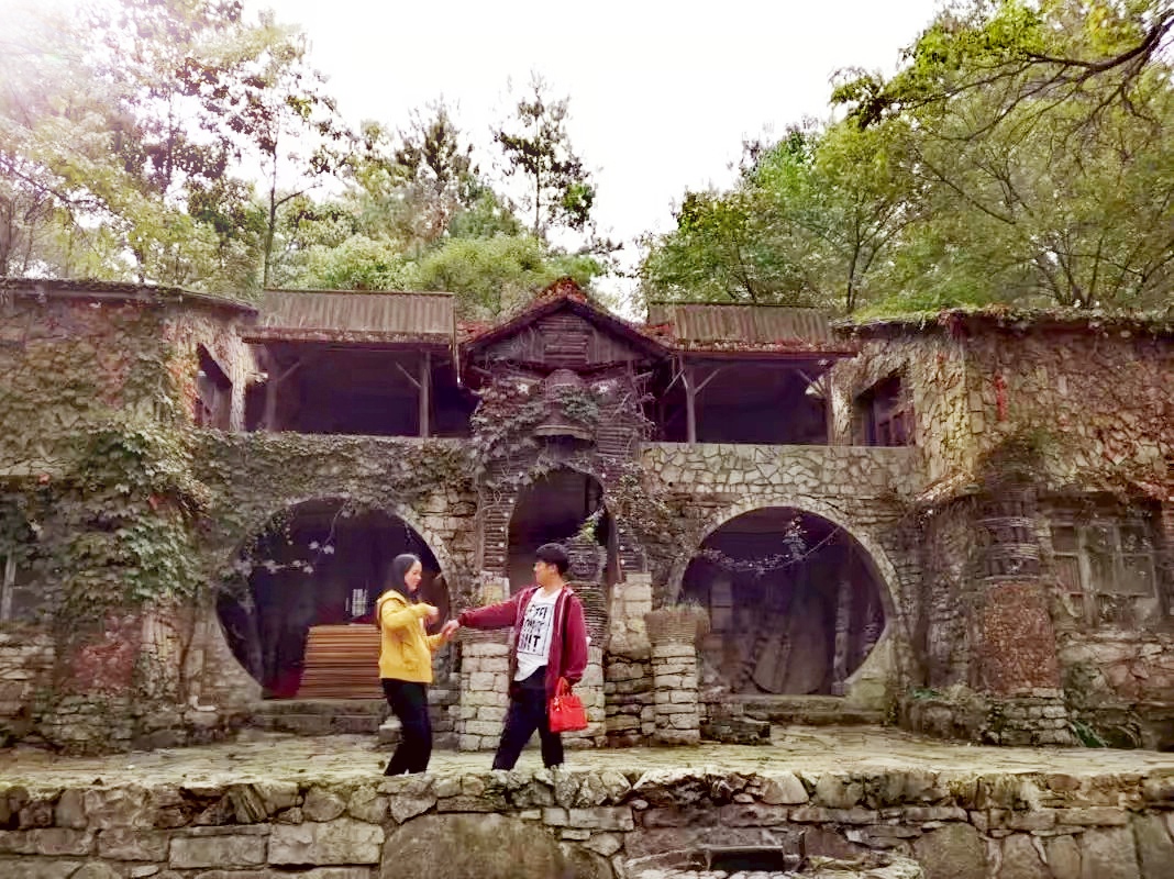 那个参加法国界外艺术交流和捐赠700万的夜郎谷究竟是怎样的呢？