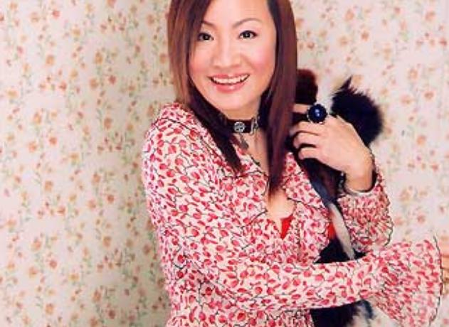 知名女星与已婚男同居18年，被当街扒衣殴打，怎么会沦落成这样？