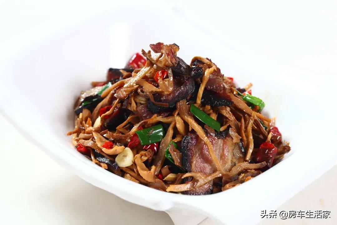 金黄的油菜花让你留连忘返,春季打卡好地方油菜花开醉游人