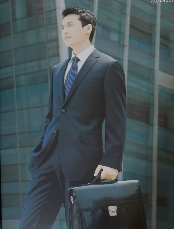 雅靓奇服装定制,雅靓奇服饰