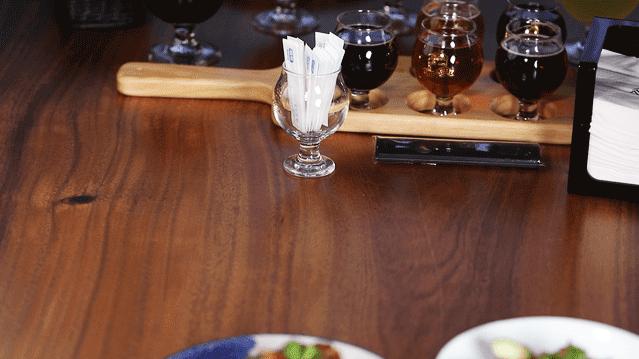 外国人喝中国精酿,泥煤味精酿