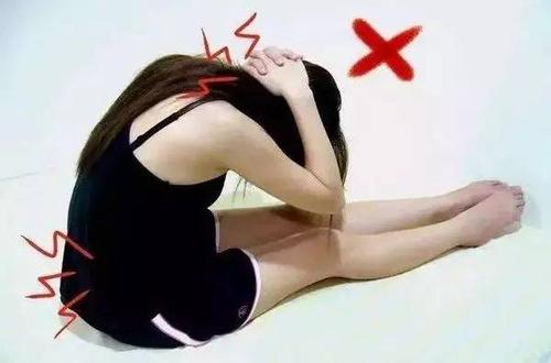 做仰卧起坐腰痛怎么缓解,为什么仰卧起坐动作标准腰还是疼