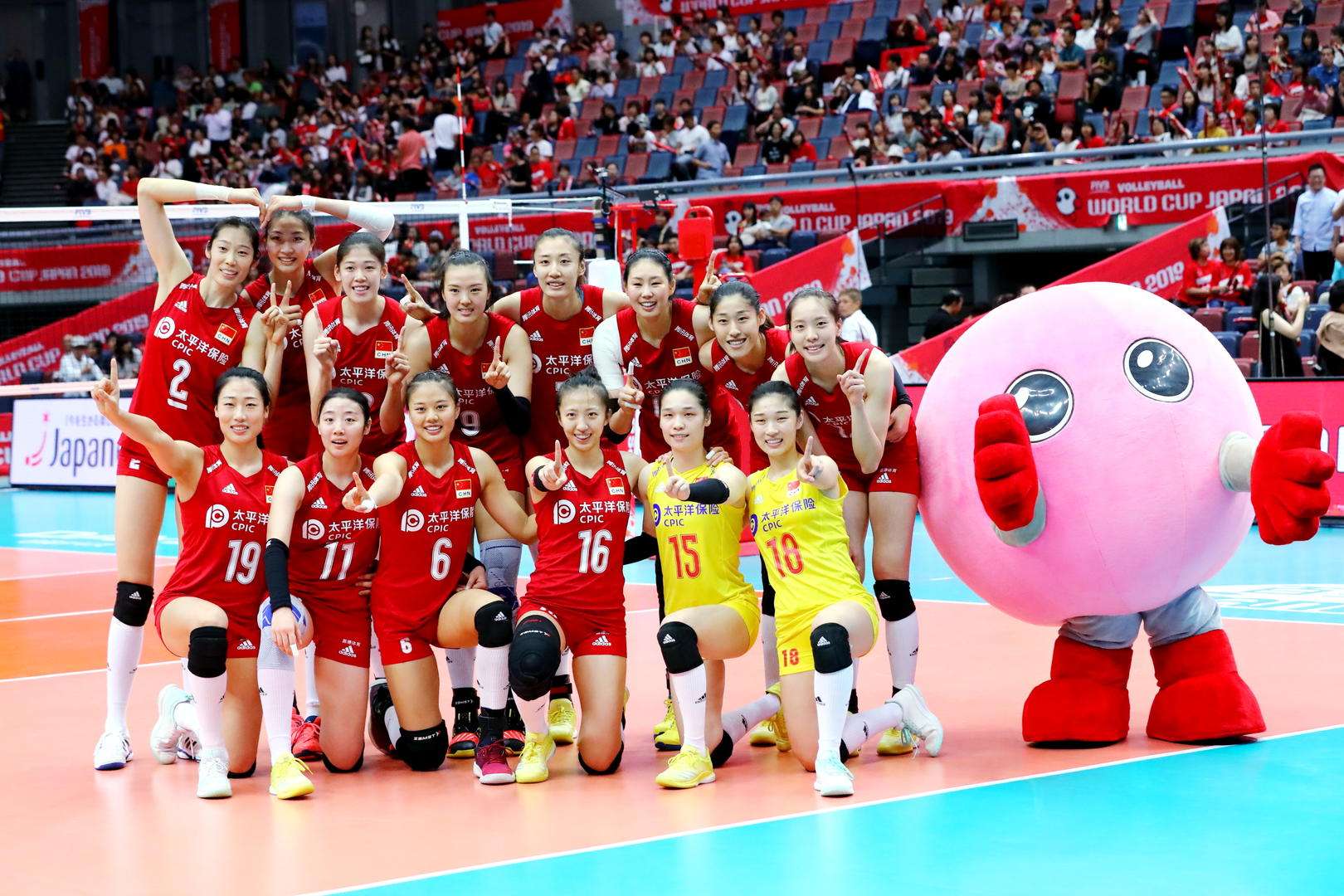 中国女排领奖14人,中国女排16名球员出征世锦赛