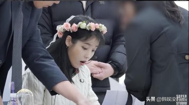 iu李知恩和粉丝,中国粉丝给iu李知恩唱歌