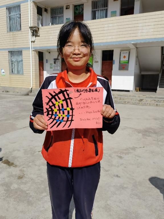 通宵为云南孩童手绘贺卡唐可云老师让黑白围棋炫彩起来