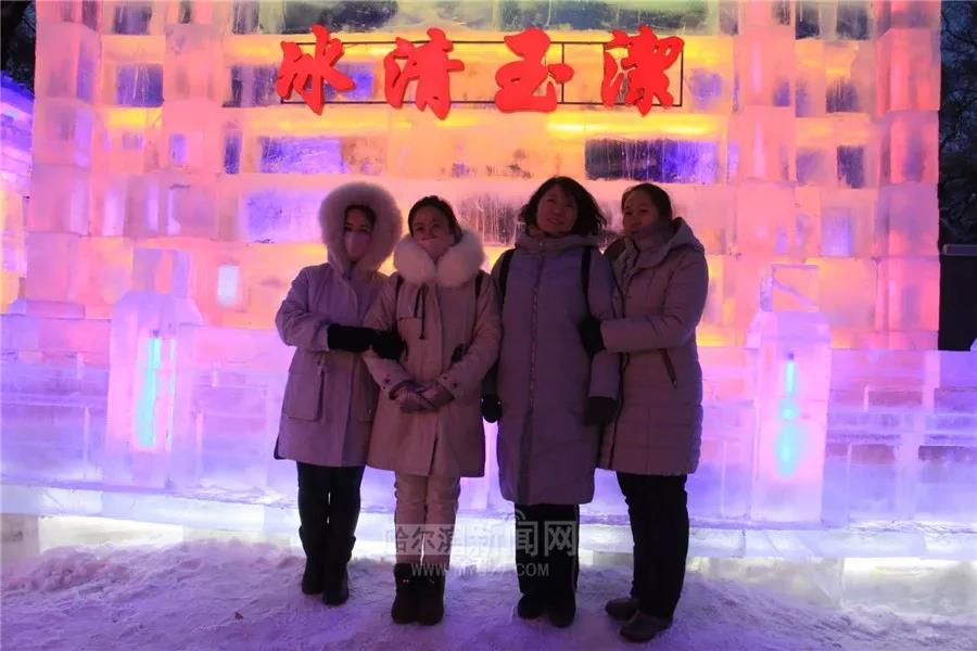 哈尔滨兆麟公园冰灯免费开放时间,哈尔滨第一届冰灯游园图片