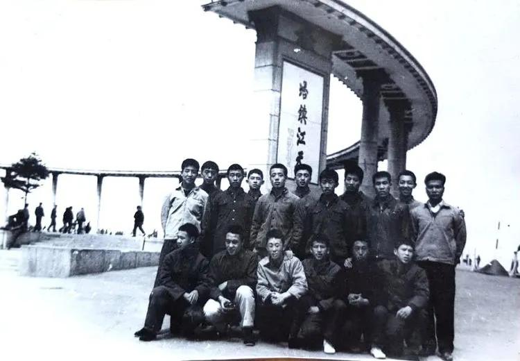 深切缅怀老宗师,缅怀足球教练