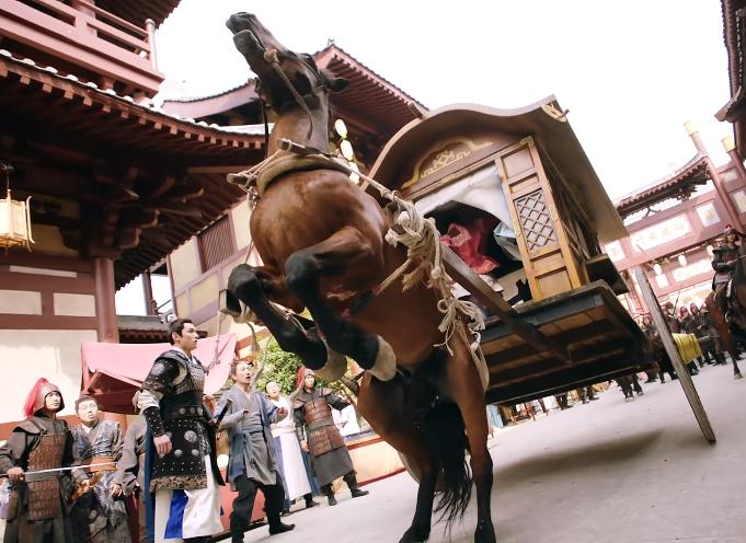 又亲又咬还“壁咚”!《花好月又圆》路子野,“先婚后爱”太上头