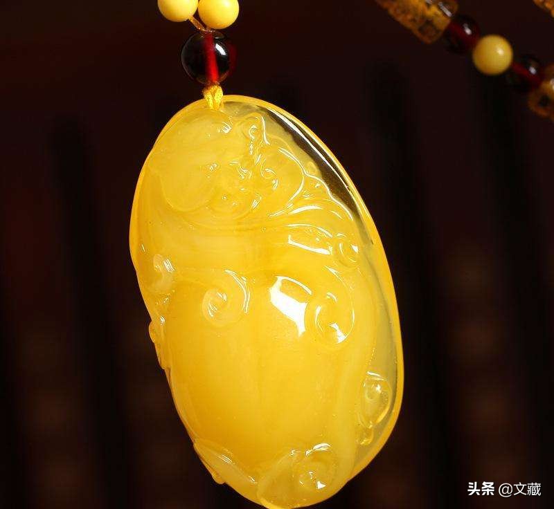 在全球掀起收藏浪潮，沉淀亿年得以形成，蜜蜡的魅力究竟在哪儿？