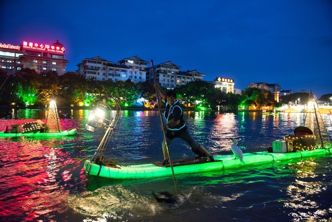 夜游漓江两江四湖感受,夜游桂林两江四湖双塔图片
