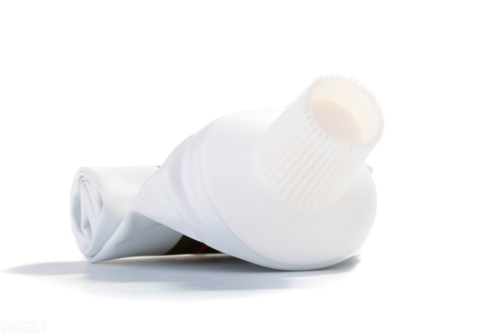 吃饭油渍总溅衣服上,吃饭油渍溅衣服上了怎么快速去除