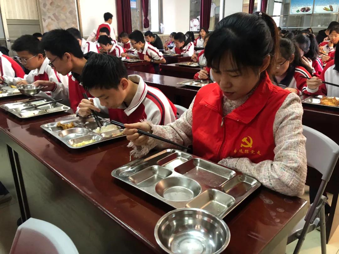 一粥一饭，当思来之不易——连江兴海学校“文明用餐，光盘行动”
