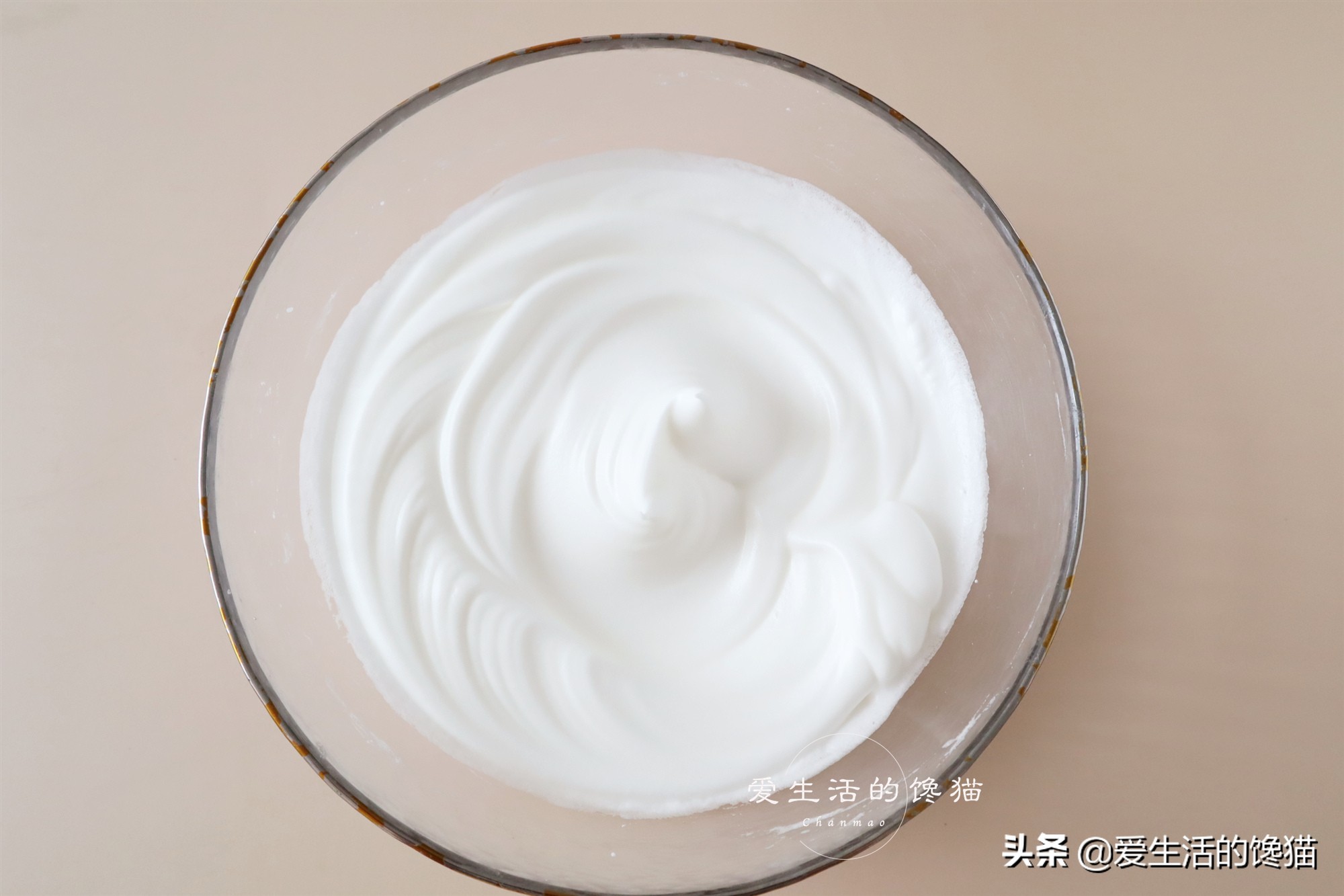 蜂蜜蛋糕完全不腻,蜂蜜纸杯蛋糕怎么做不回缩