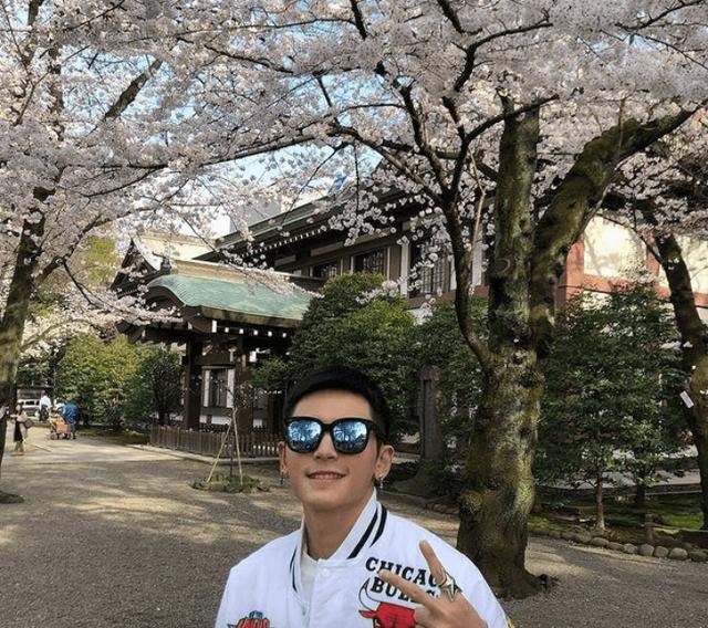 那位“中日混血”新郎很是猖狂呀！官网拜*国靖**神社，产品卖中国人